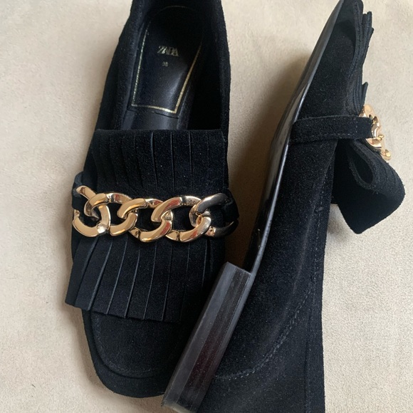 Zara genuine suede black fringed loafers with chunky gold chain trim. Size EU38 - Picture 4 of 5